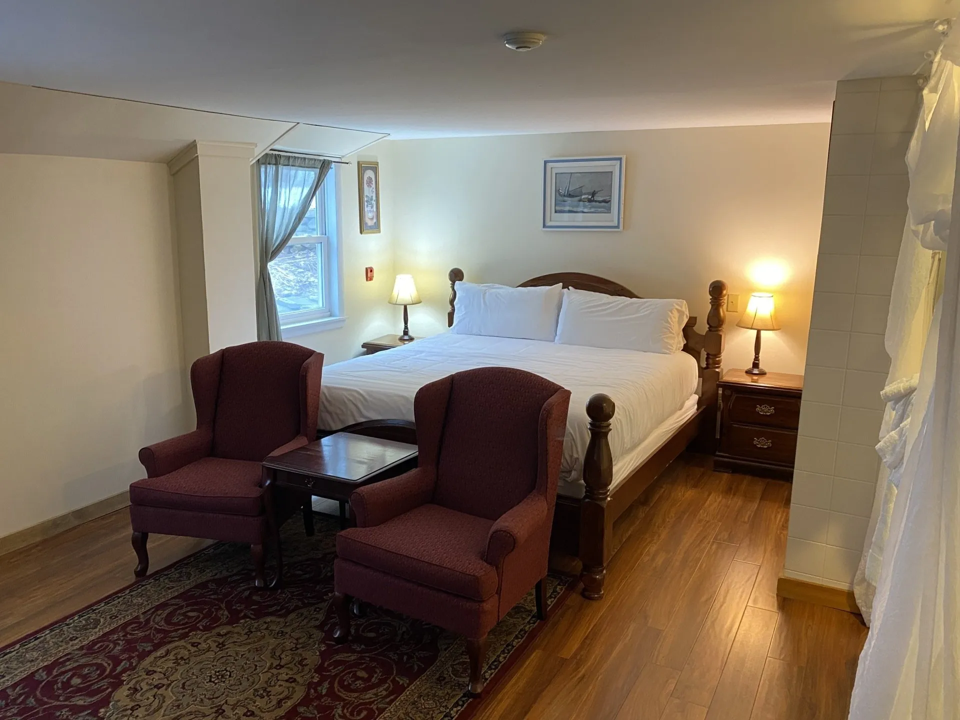 Bromley View Inn - King Room with Armchairs