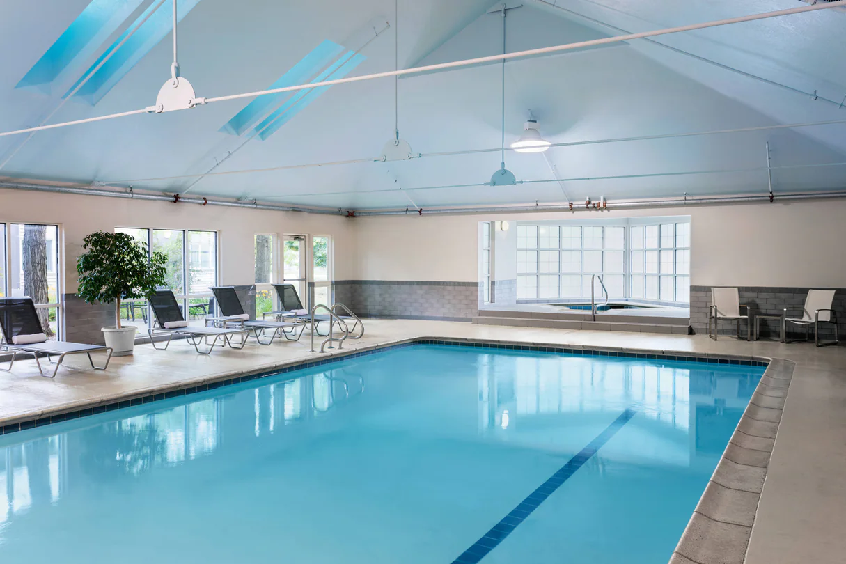 Delta Hotels by Marriott Burlington - Indoor Pool