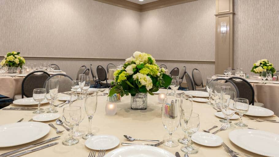 DoubleTree by Hilton Burlington - Banquet Table
