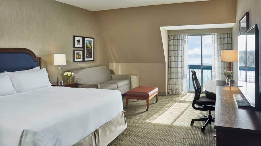 DoubleTree by Hilton Burlington - King Bedroom with Lakeview
