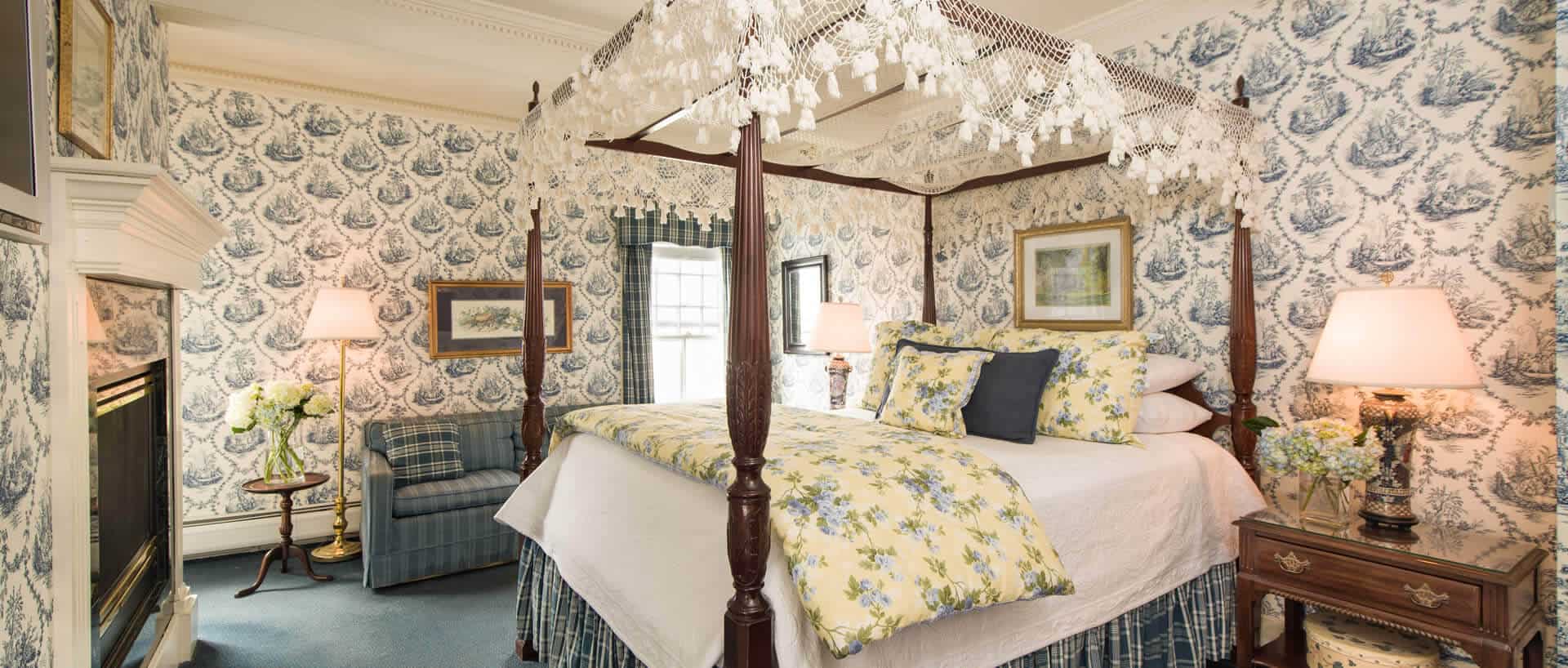 Inn at Ormsby Hill - Eliza Room with Four Poster Bed and Fireplace