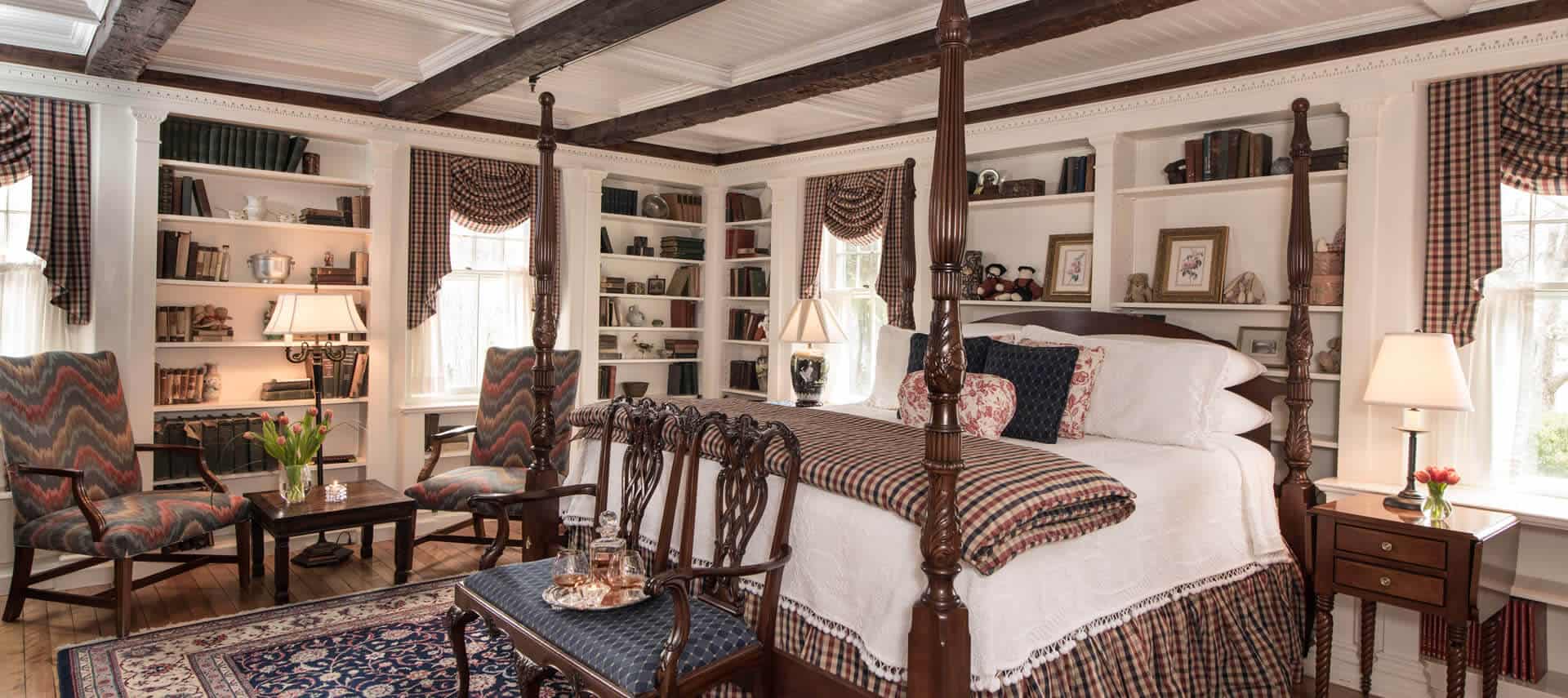Inn at Ormsby Hill - Library Room with Four Poster Bed