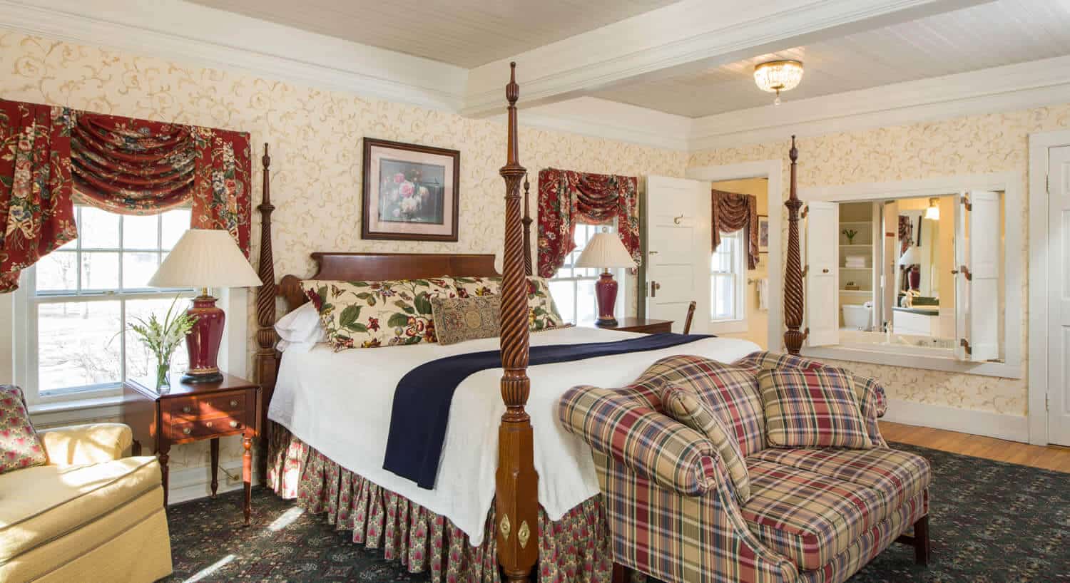 Inn at Ormsby Hill - Lincoln Room with Four Poster Bed