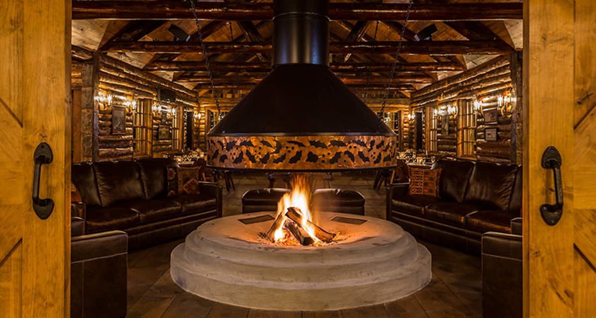 Seesaws Lodge - Original Round Fireplace