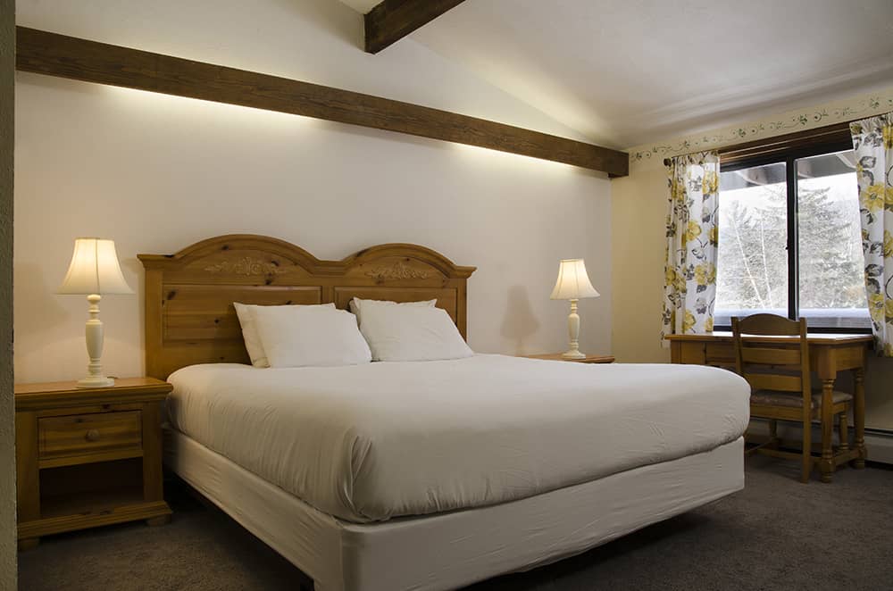 Summit Lodge - Standard King Bed