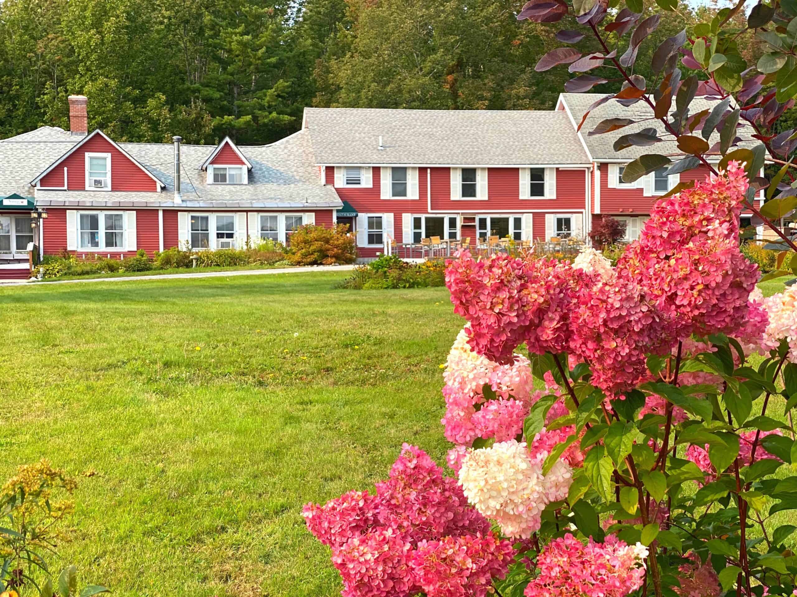 The Vermont Inn - Summer Exterior