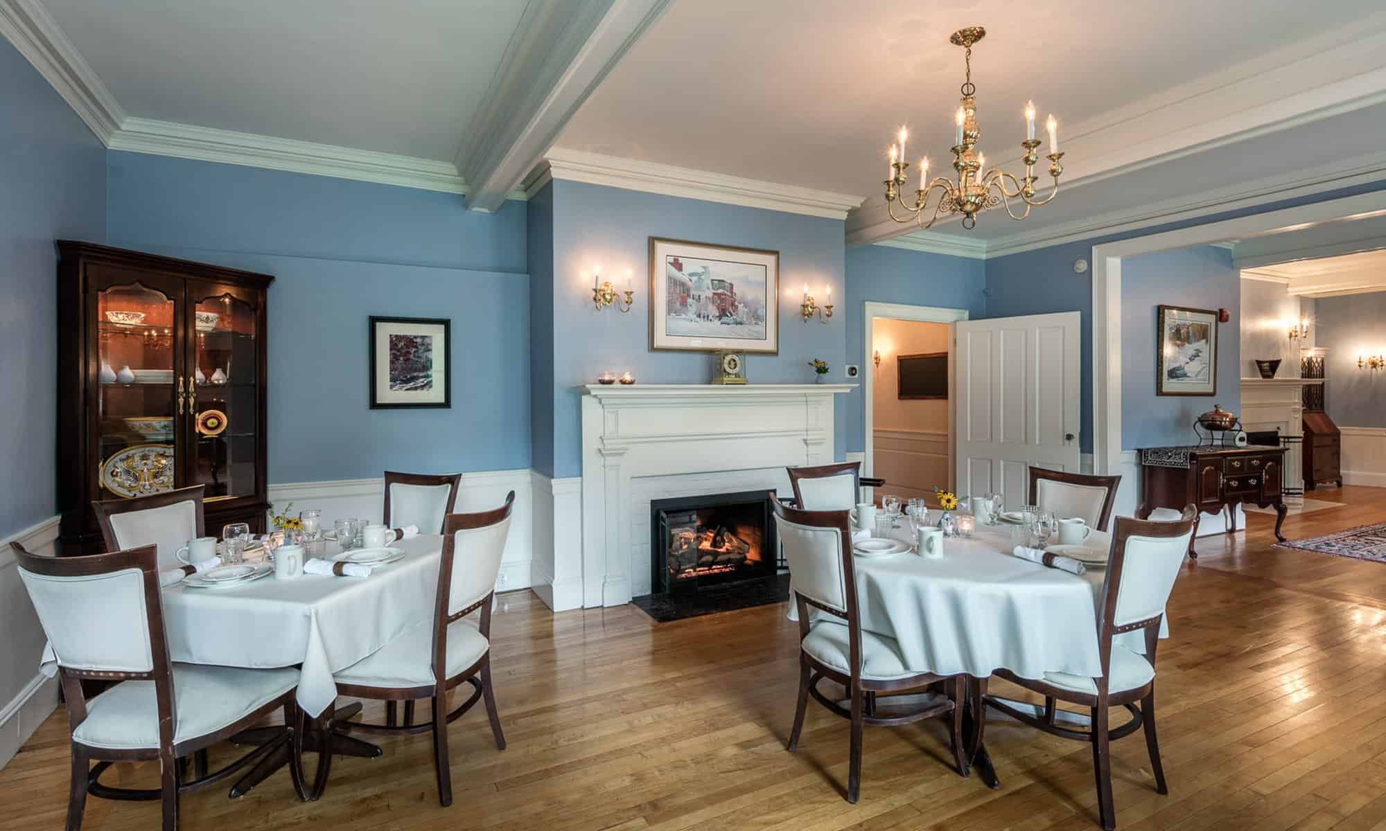 Blue Horse Inn - Dining with Fireplace
