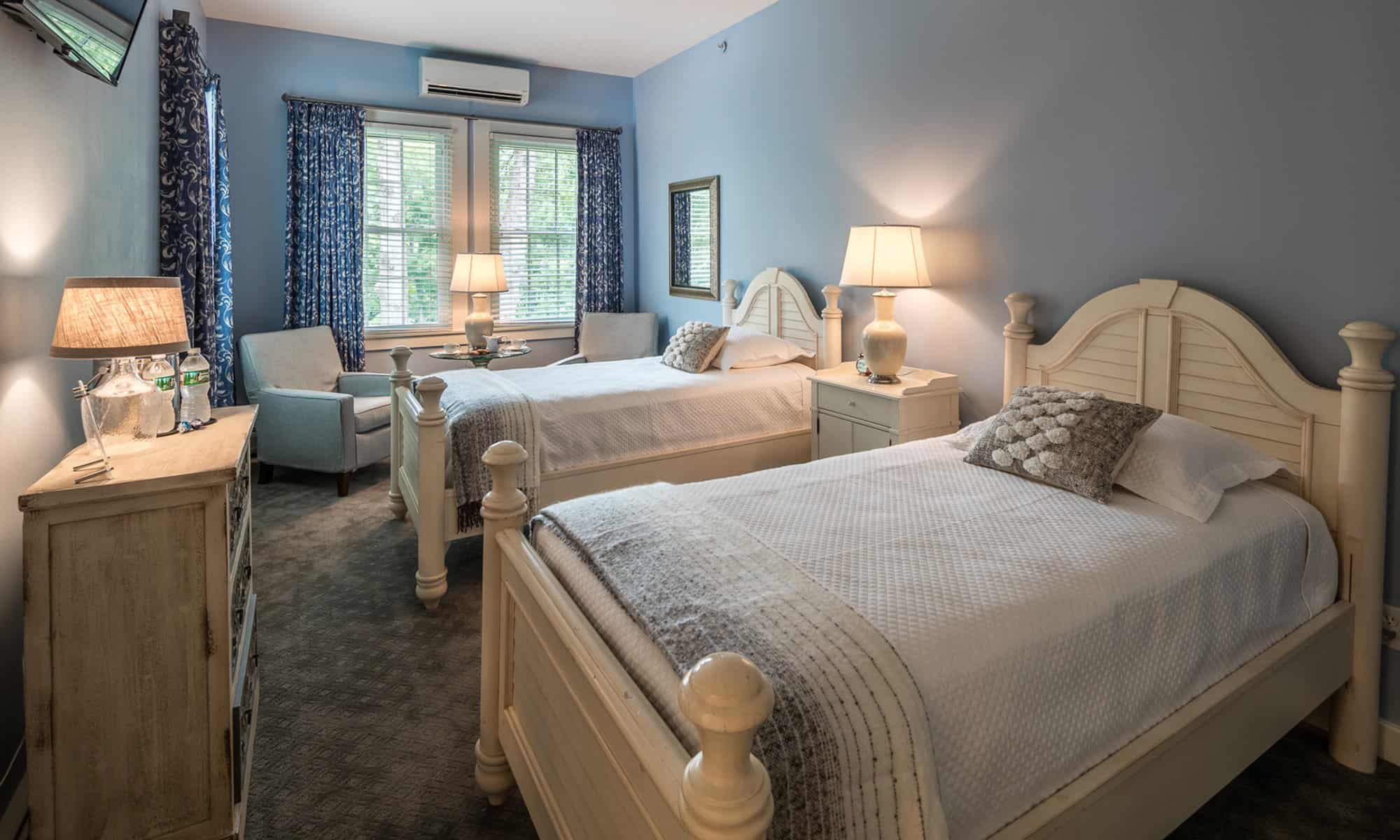 Blue Horse Inn - Two Twin Beds