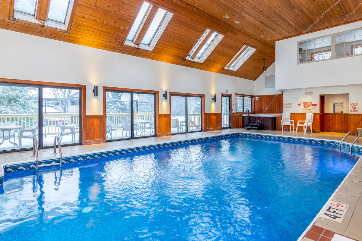 Gray Fox Inn - Indoor Pool and Hot Tub