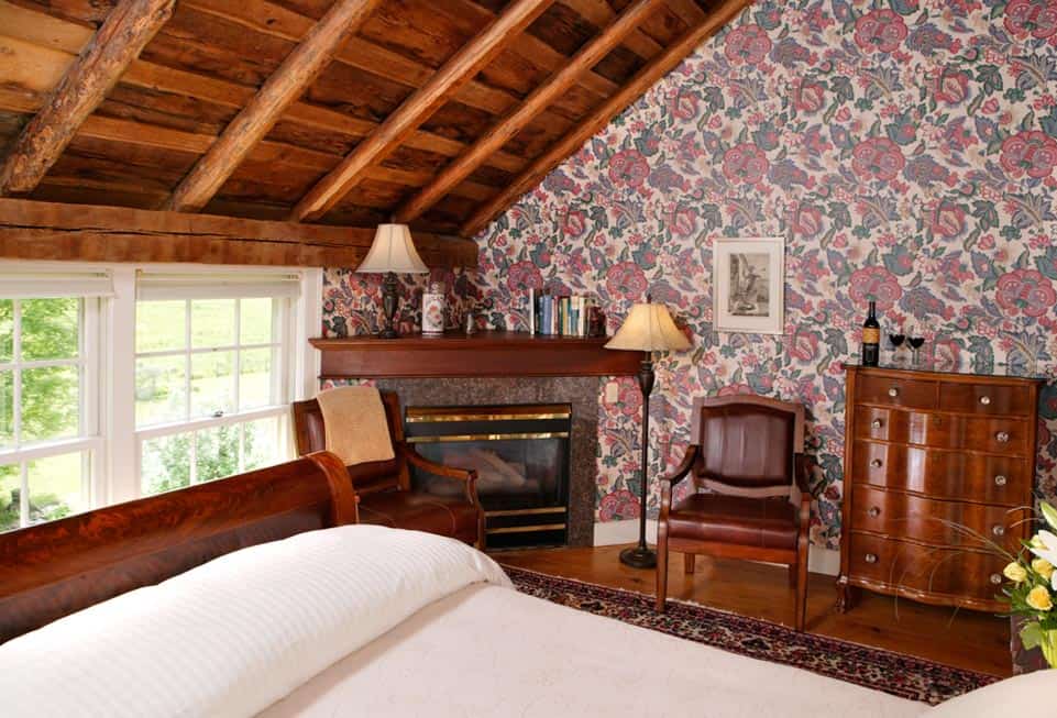 Inn at the Round Barn Farm - King Bed with Fireplace