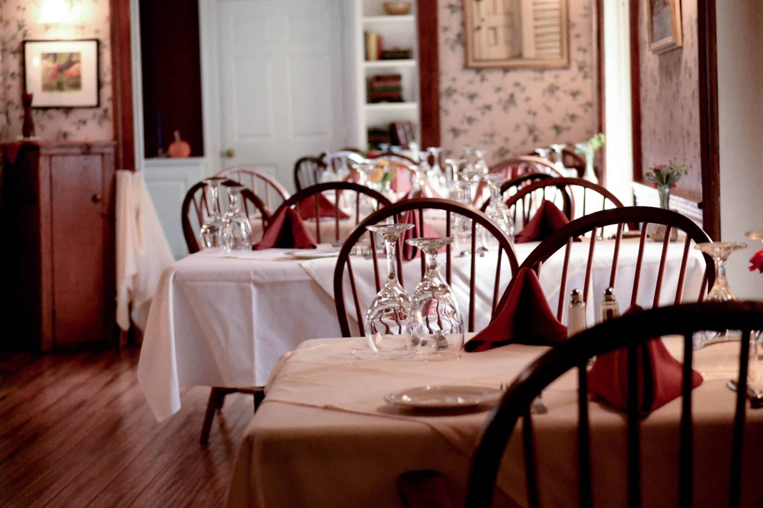 Quechee Inn at Marshland Farm - Restaurant Dining Tables