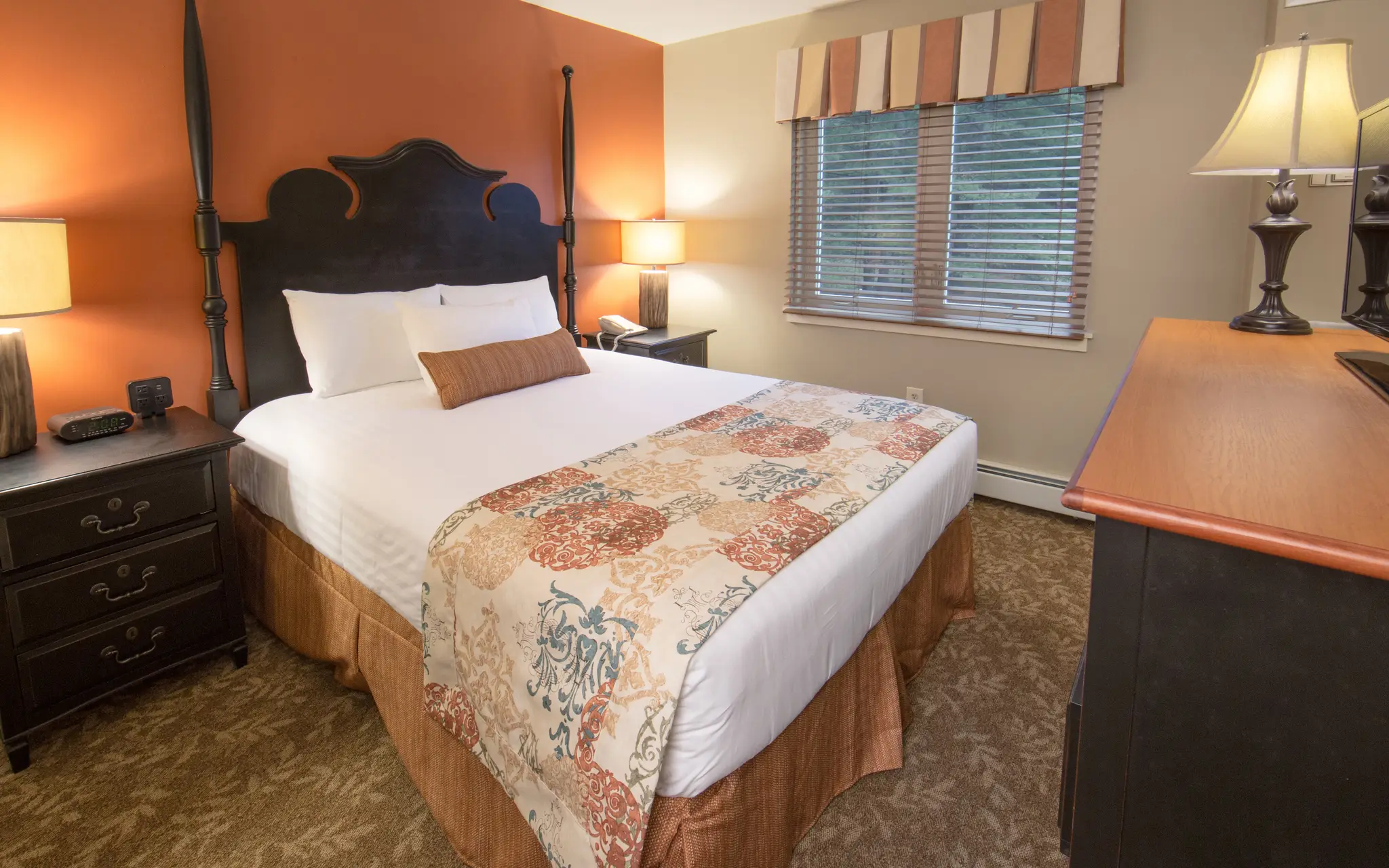 Holiday Inn Club Vacations at Ascutney - Queen Bed