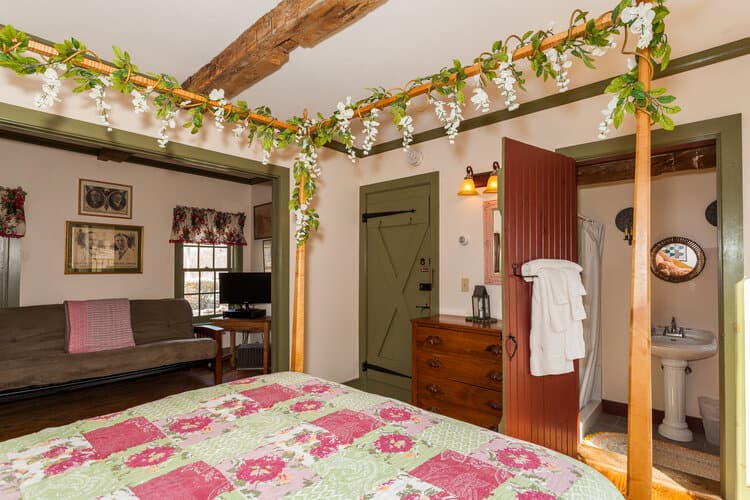 Inn at Buck Hollow - Suite with Canopy Bed