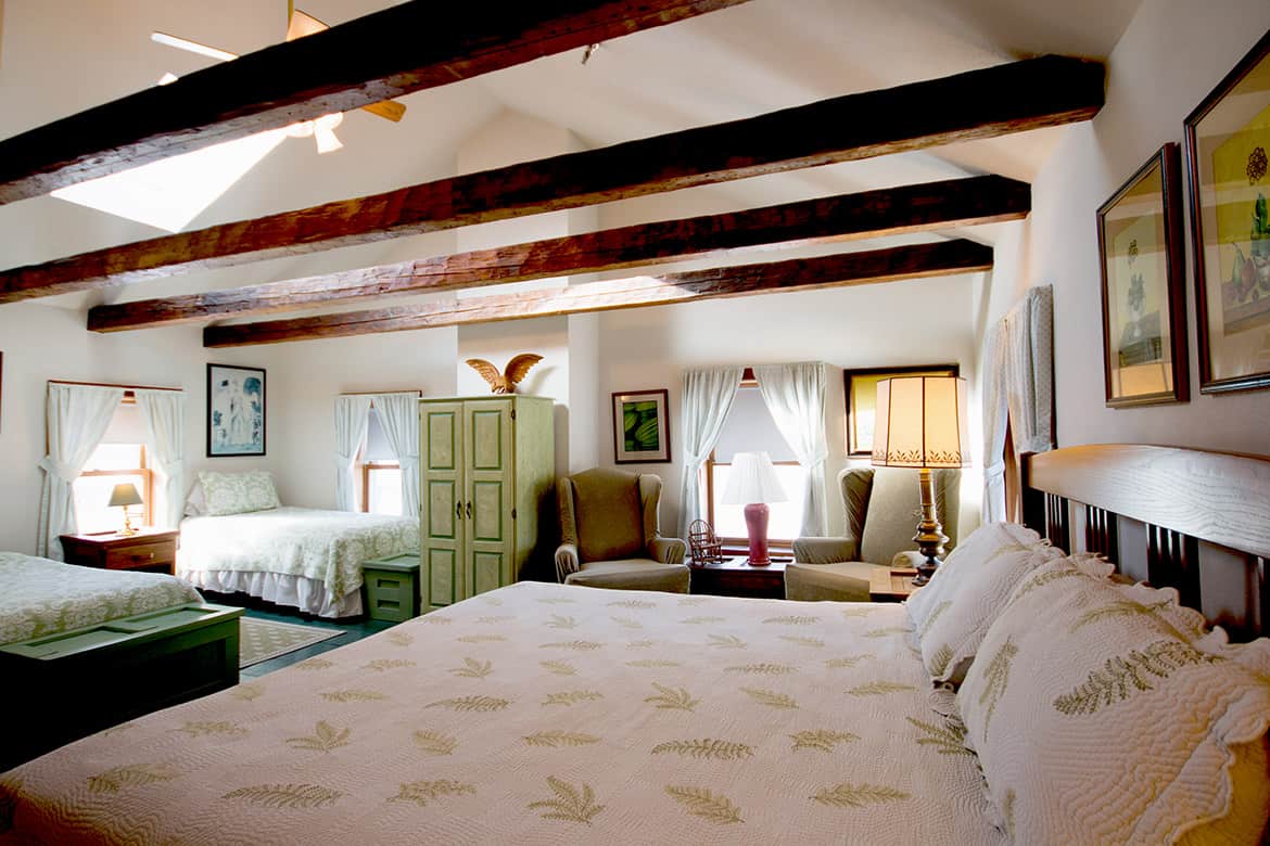 Old Stagecoach Inn - King with Two Twin Beds