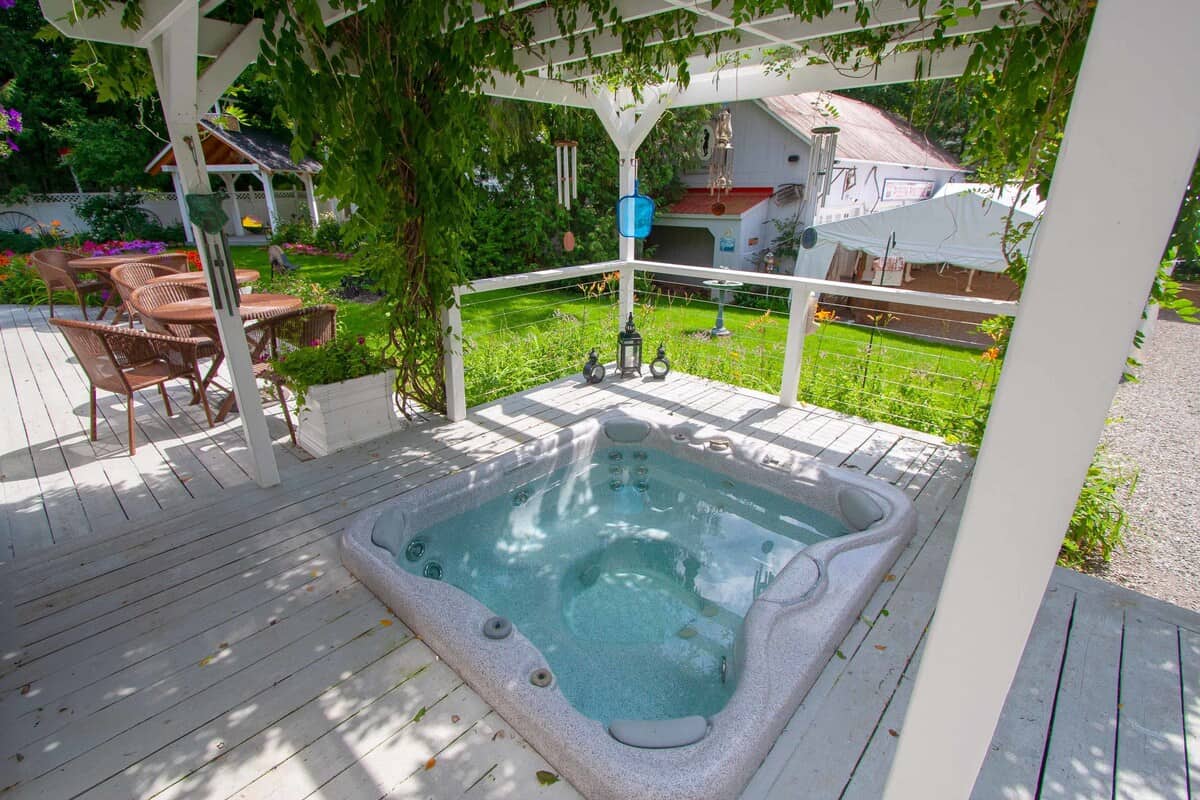 Phineas Swann Inn & Spa - Outdoor Hot Tub