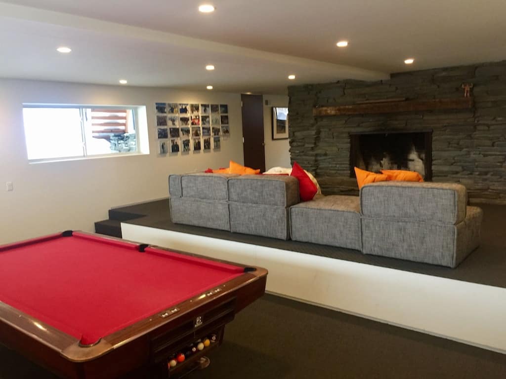 5BR Modern Luxury in Stowe A+ location Game Room and Fireplace