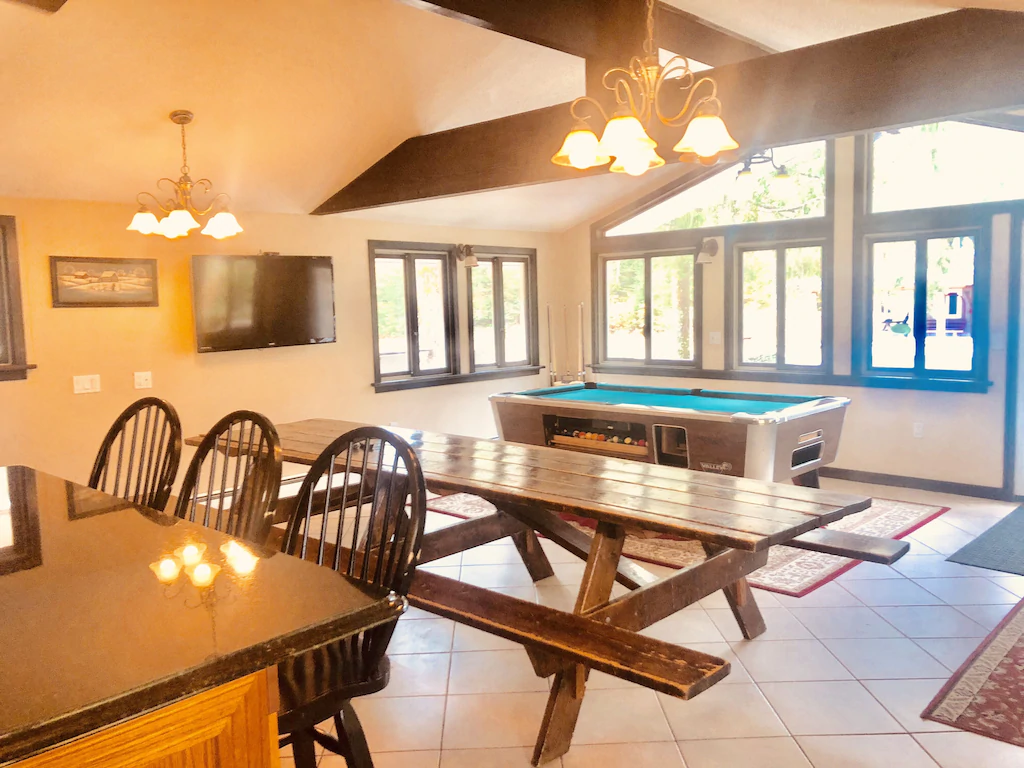 Absolutely Beautiful Vermont Getaway - 7 BR:4.5 BA - 5 Fireplaces Dining room and pool table