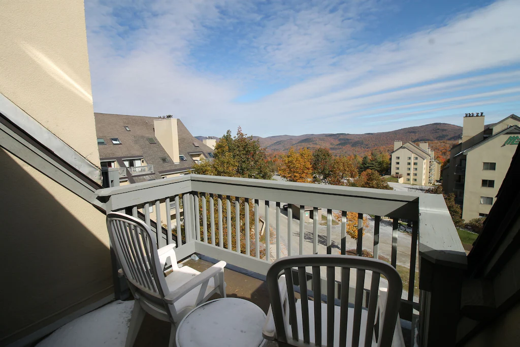 Amazing Mountain Condo - Right across the street to Killington Resort Deck and Chairs