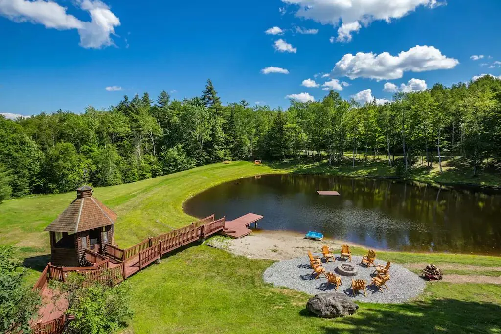 Beautiful Lakeview Log Cabin on 60-Acre Property Pond and Fireplace