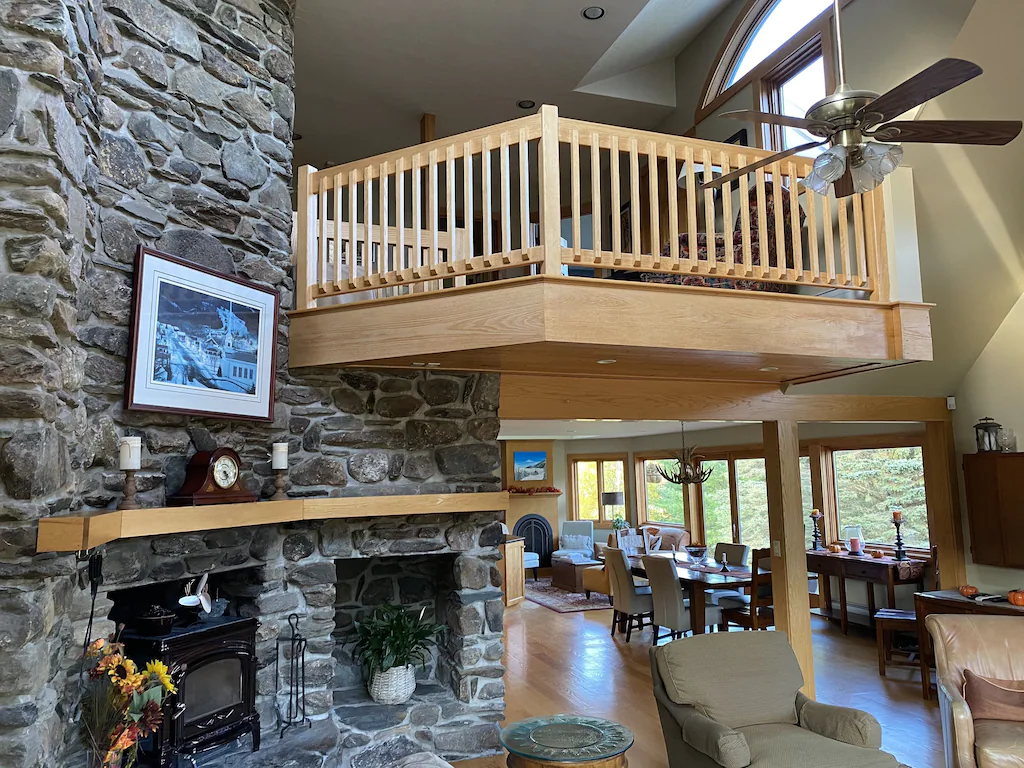 Beautiful Mtn Home views:easy access:amenities Living Room Fireplace