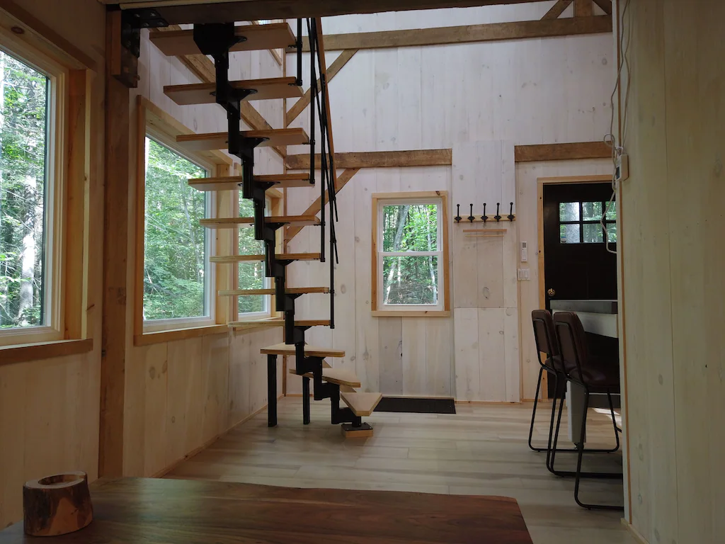 Brand New Luxury “Tiny” House, Immersed In Nature Stairway to Loft