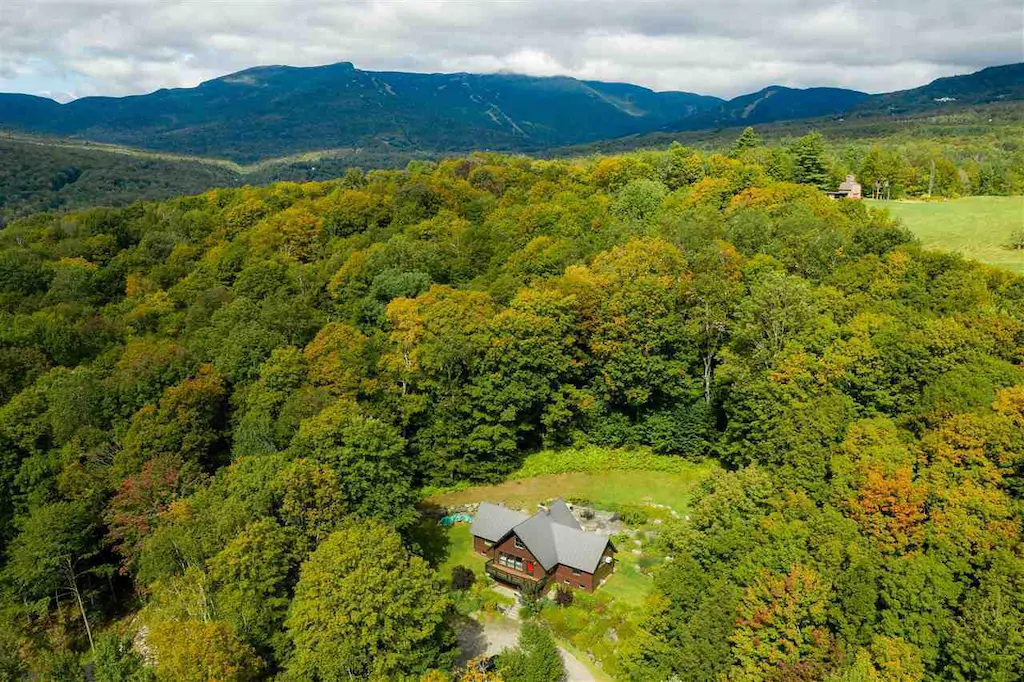 CHARMING FAMILY CHALET w: Great Location, Outdoor Hot Tub Arial Stowe Mountain View