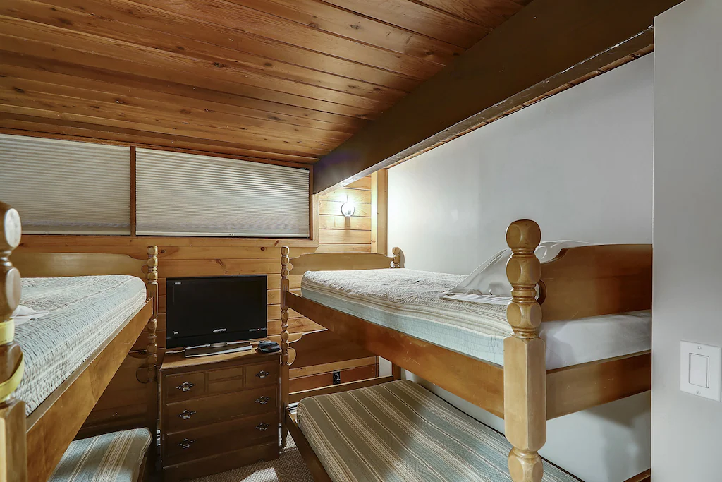CLASSIC 1963 SKI IN OUT CHALET COMPLETELY REMODELED 2021 Bunk Room
