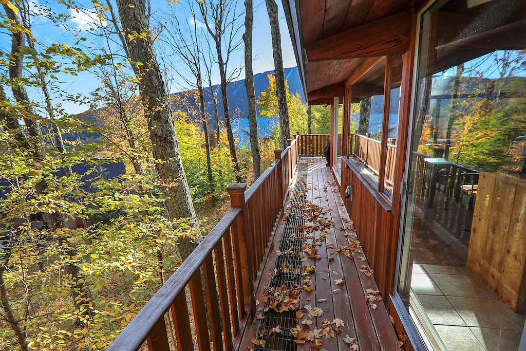 CLASSIC 1963 SKI IN OUT CHALET COMPLETELY REMODELED 2021 Foliage Deck Mountain View