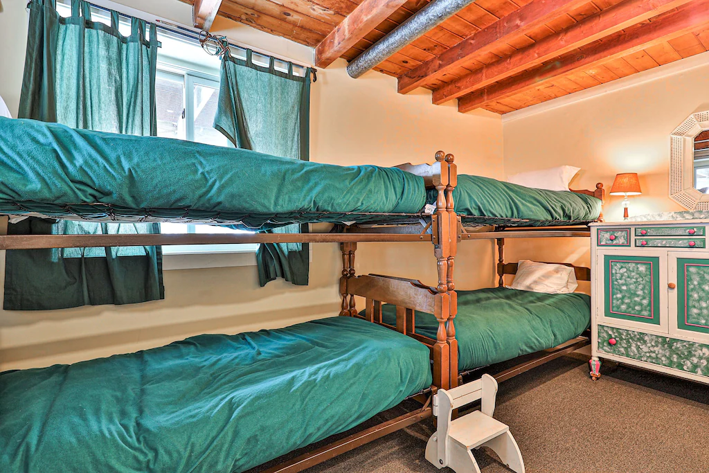 Classic ski home with hot tub, washer:dryer, mountain views Bunk Room