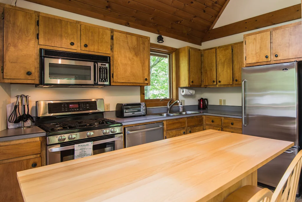 Cottage in the Woods, close to everything in Stowe! Kitchen