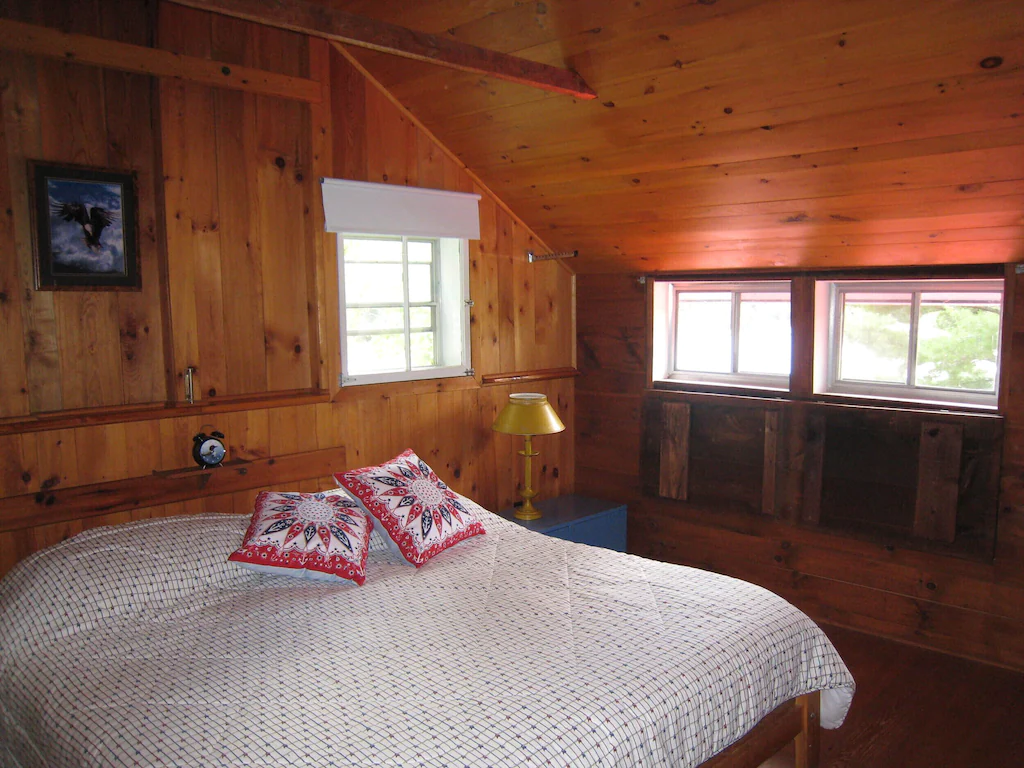 Fabulous All-Season Lakehouse, 600' Lakefront, Lake Eden Master Bedroom