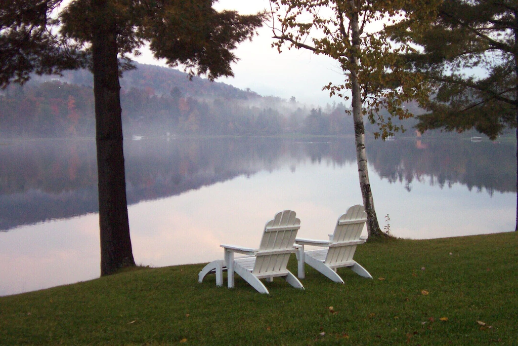 Fabulous All-Season Lakehouse, 600' Lakefront, Lake Eden Morning Mist on Lake Eden