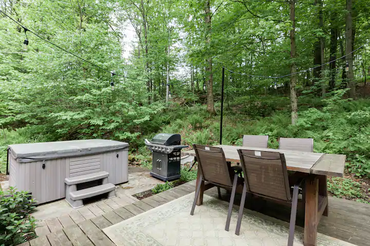 The Canopy House Stowe Exterior Deck with Dining Table and Hot Tub