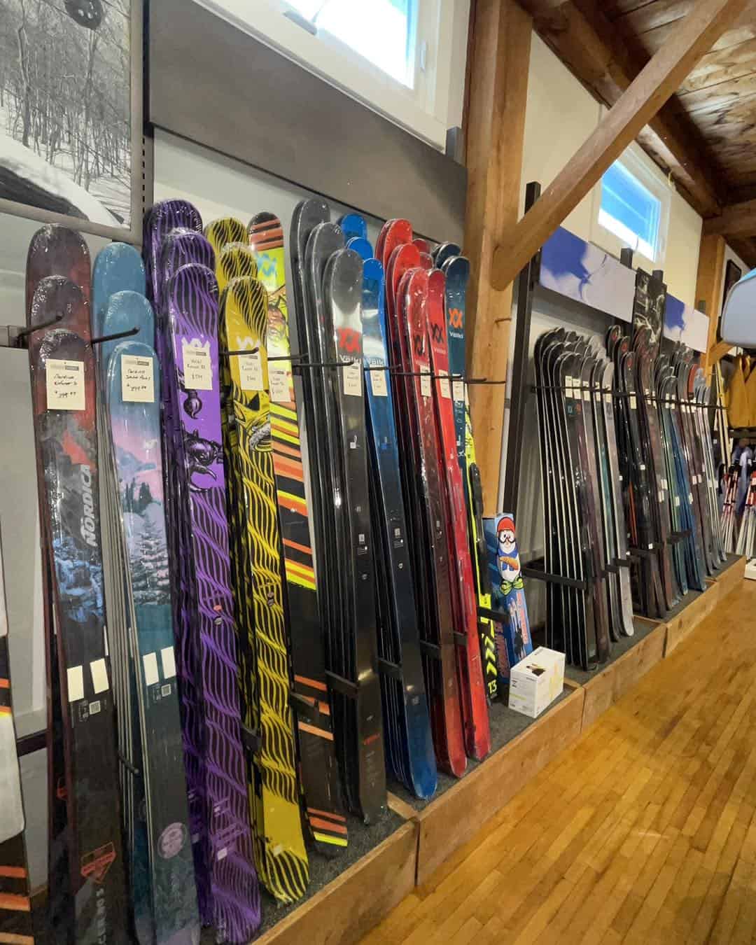Equipe Sport Mount Snow Ski Rack Display