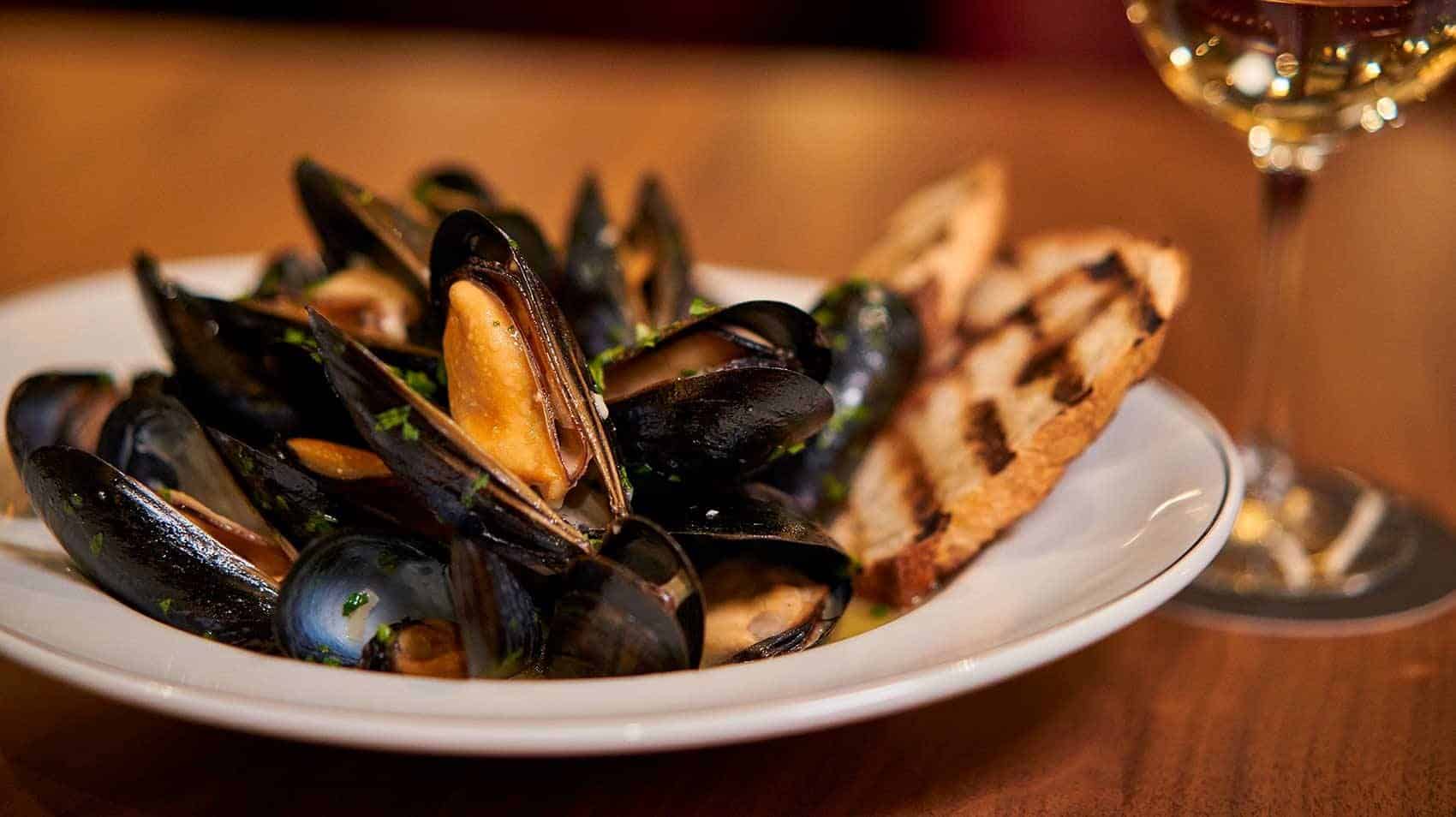Whip Bar and Grill Garlic Mussels