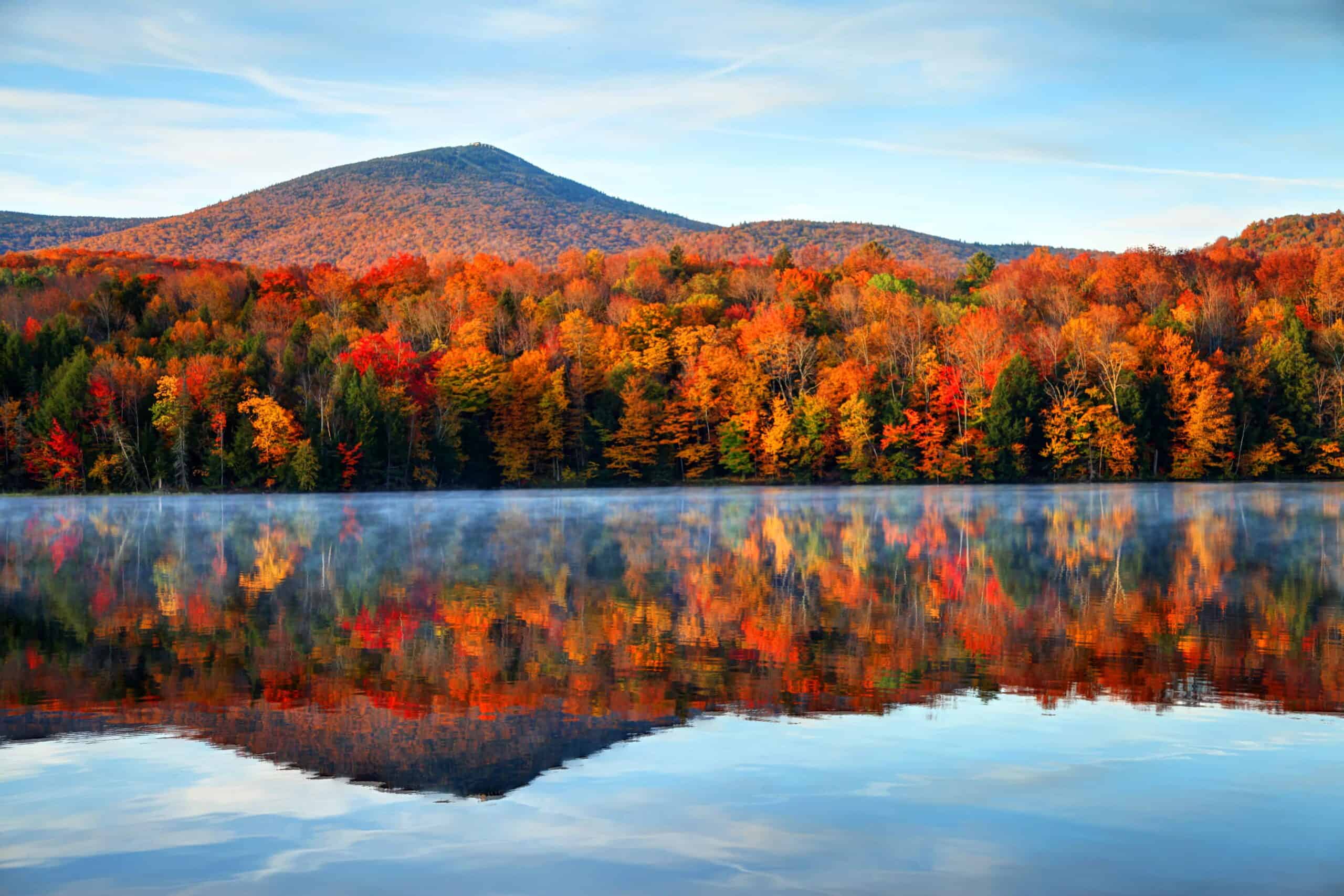 Holiday Inn Ascutney Foliage 04 - 5616x3744